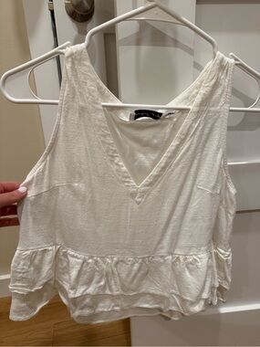 Petal & Pup Linen Crop V-Neck